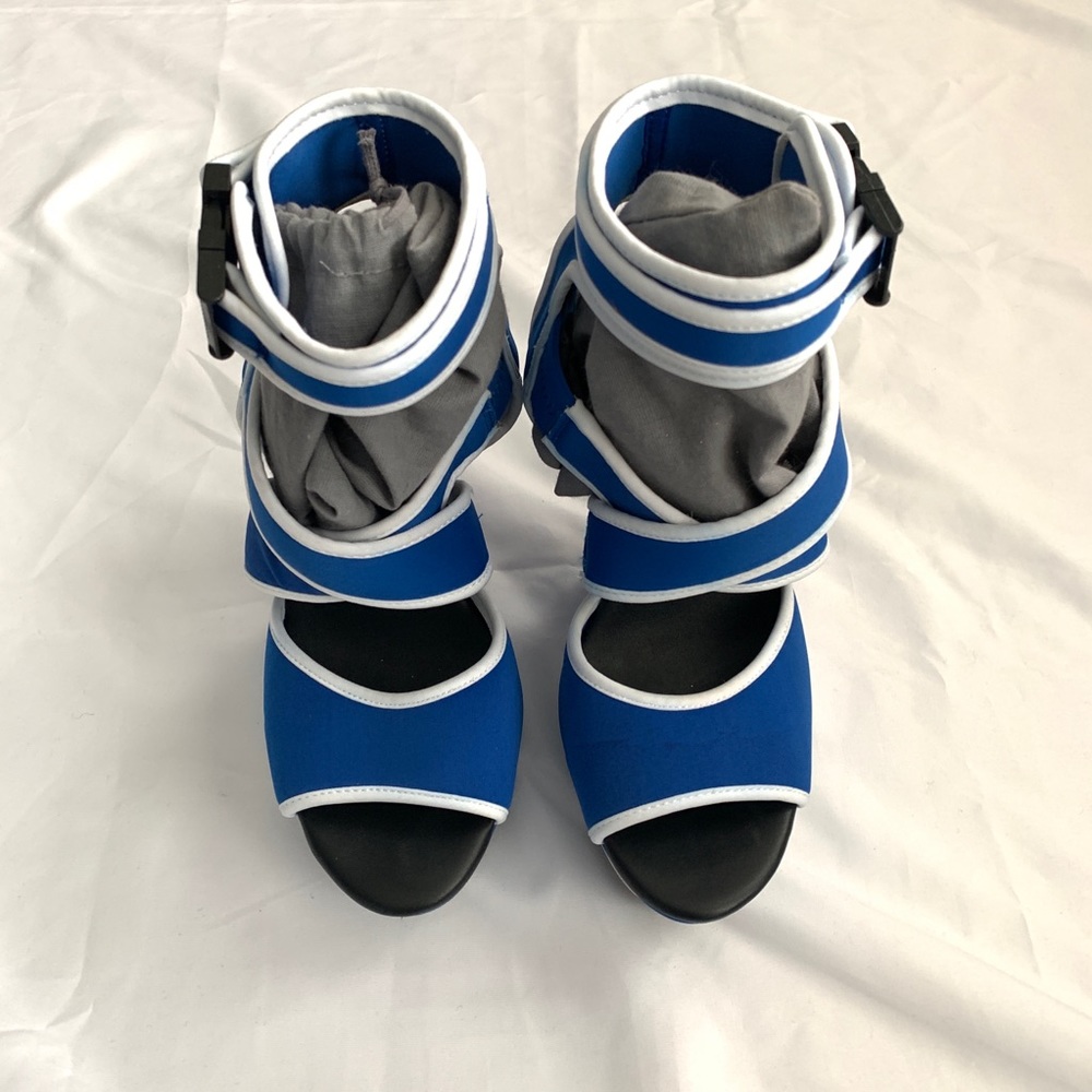 STEVE MADDEN x Iggy Azalea edition sandals